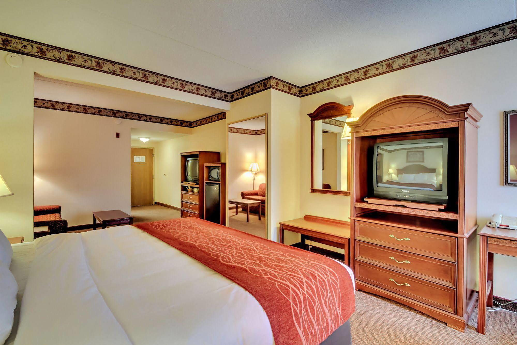 Quality Inn & Suites Bel Air I-95 Exit 77A エクステリア 写真